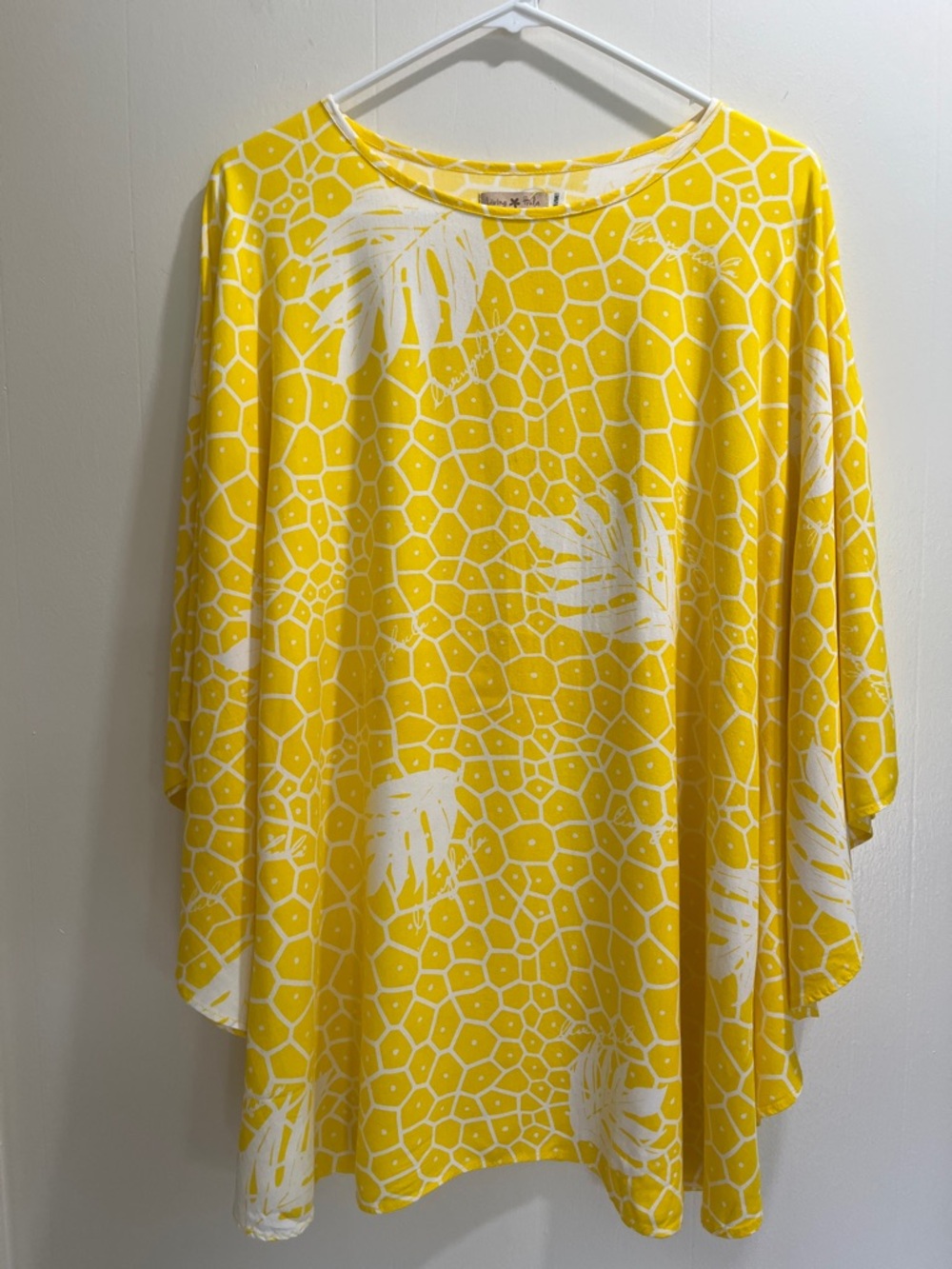 Living Hula Women’s S/M Bat Wings Blouse